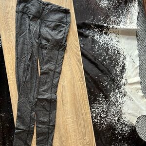 Athleta black and grey patterned leggings. Size XS